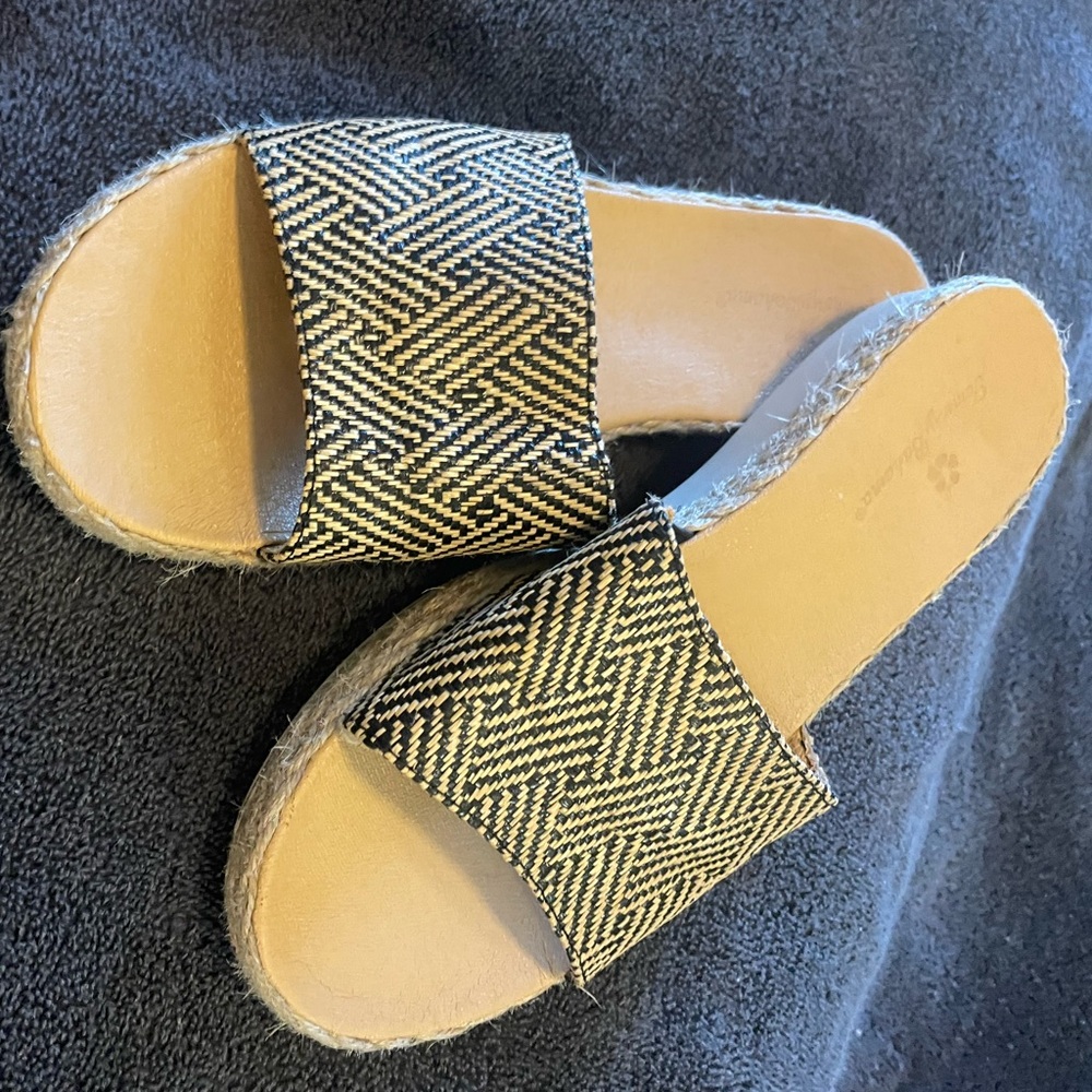 Tommy Bahama Trevor Woven Slide Sandals Womens Size 8.5 M Very Good Condition.